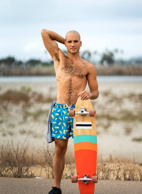 Hunky guy Frankie Valentine and superstud Xavier Zane fuck ass after sucking cock on the beach