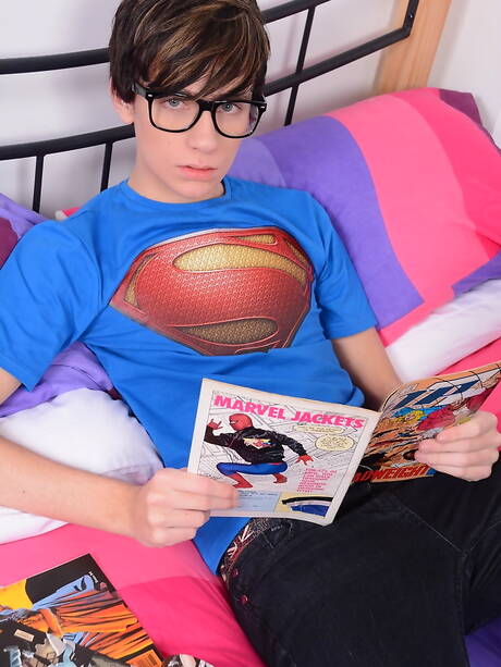 English young dude Jaye Elektra and hungarian pretty boy Kurt Maddox fuck ass after sucking