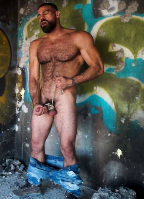 American gay bear Ricky Larkin hard tied