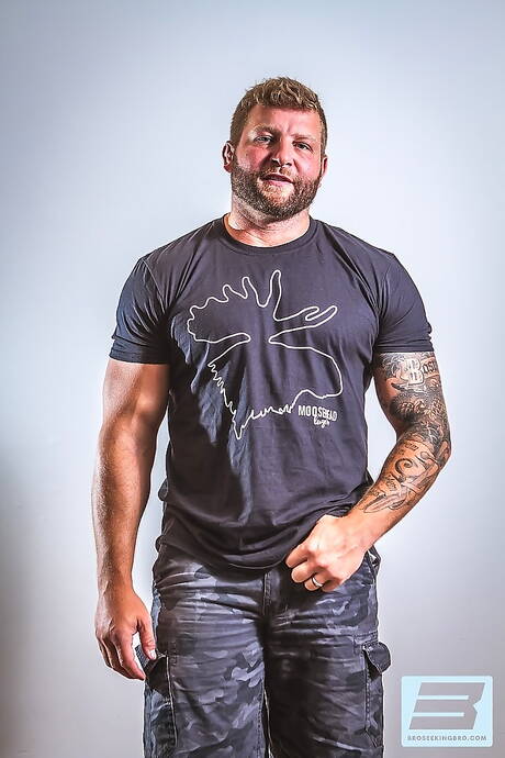 American bear Colby Jansen and canadian hunky guy Samuel Stone make a love in the kitchen