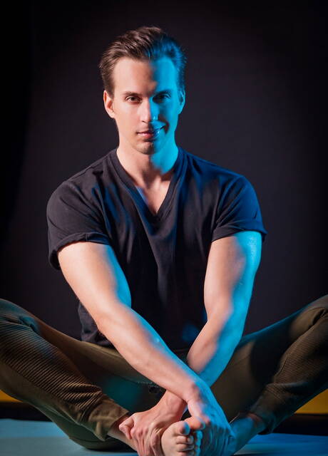 Canadian bodybuilder Ace Quinn and canadian hot bear Markus Kage in hot homosexual scene