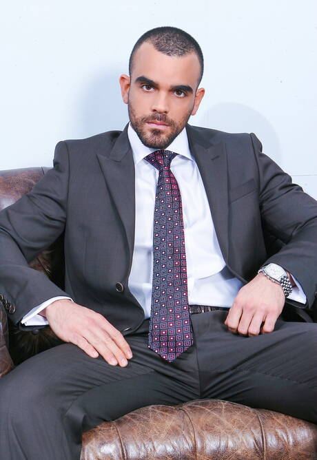 Well-built Damien Crosse and husky guy Neil Stevens teasing with dildo