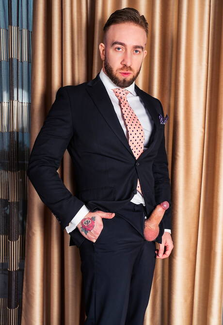 Beefcake Diego Reyes and strongman Manuel Scalco in hot homosexual scene outdoor