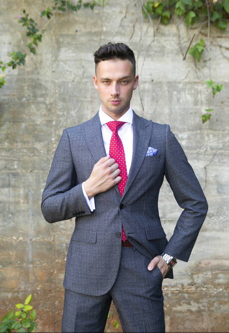 Belgian strongman Damon Heart and italian bear Marco Napoli make a love in the pool