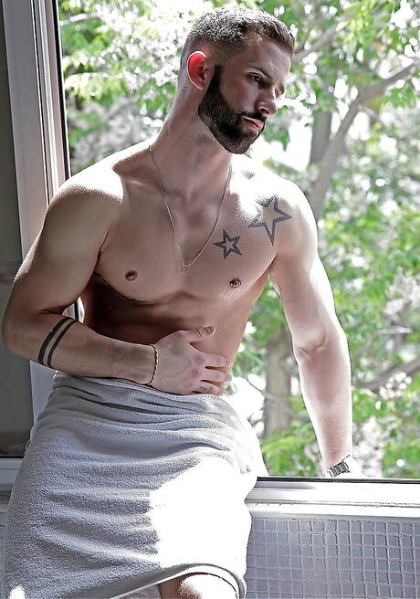 Dutch well-built Logan Moore and spanish hunky guy Sunny Colucci fuck after blowjob at pool