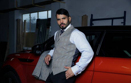 Latino otter Jean Franko and american otter Mike De Marko bondaged