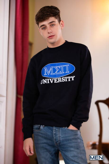 American beautiful boy Joey Mills and portuguese hot bear Sir Peter have a good sex