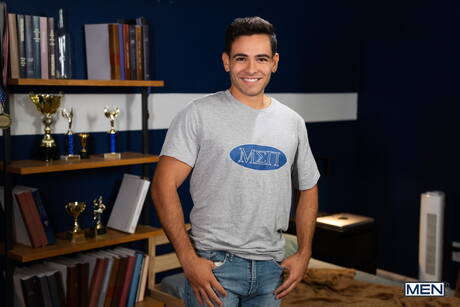 Strongman Damian Night and american young dude Drake Von sucking and screwing each other