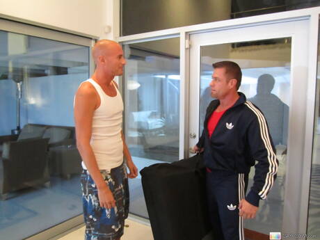 Husky guy Troy Michaels fuck ass after sucking cock