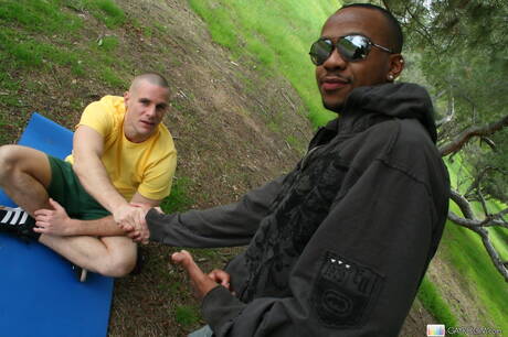 American hunky guy Park Wiley sucking and screwing the boy outdoor