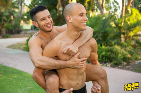 Superstud Frankie Valentine and hunky guy Manny have a hot couple sex outdoor