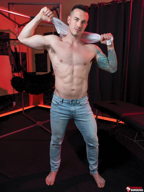 American bull Derek Kage and hunky guy Max Depth fuck ass after sucking cock with fisting