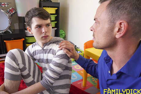 Pretty american boys beefy Trent Summers and pretty boy Dakota Lovell in hot ass fuck action