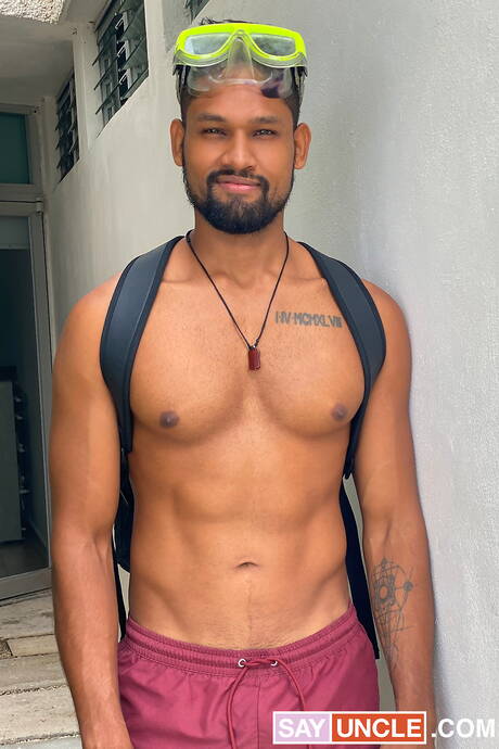 Beefy Benjamin and hunk Damian drilling an ass in shower