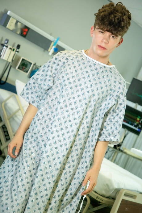 Famous americans, well-built Will Braun and pretty boy Drake Von have a hot couple scene