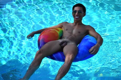 Famous americans, beefy David Ace and strongman Fx Rios have anal sex in the pool