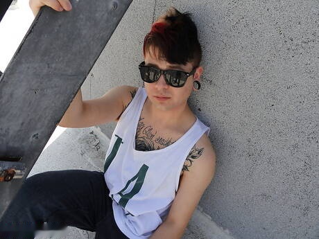 Beefcake Dustin and beefy Sabastian Fischer in hot homosexual scene outdoor