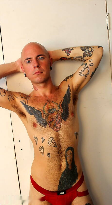 Muscular Lorne Rox and strongman Kamrun in hot interracial ass bang