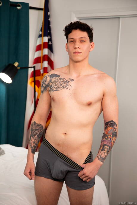 American husky guy Kyler Drayke and stud Brock Reynolds have a good sex