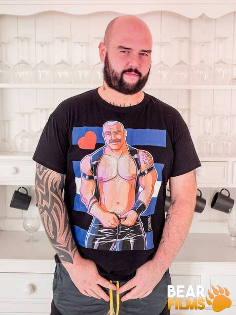 Hot Justin West posing nude and showing his ass