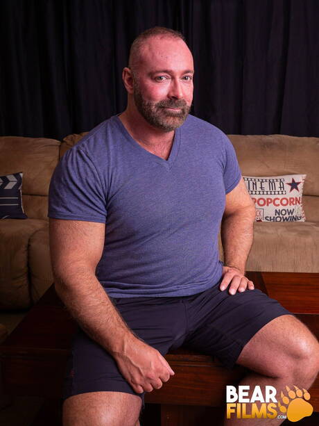 American hairy bear Brad Kalvo shows a perfect body