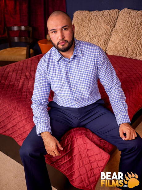 Latino muscular Angel Ferrari posing naked