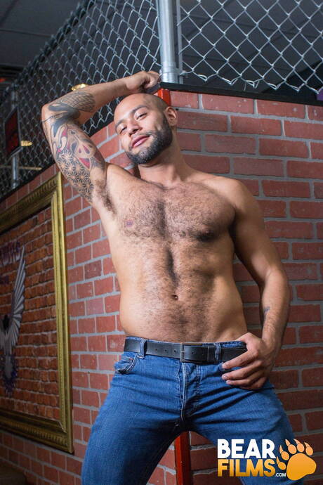 Latin strongman Leo Forte get naked and showing tight butt