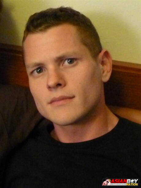 American beefcake Blue Bailey wanking