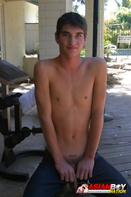 Stud Richard Jordan jack off with sex toy