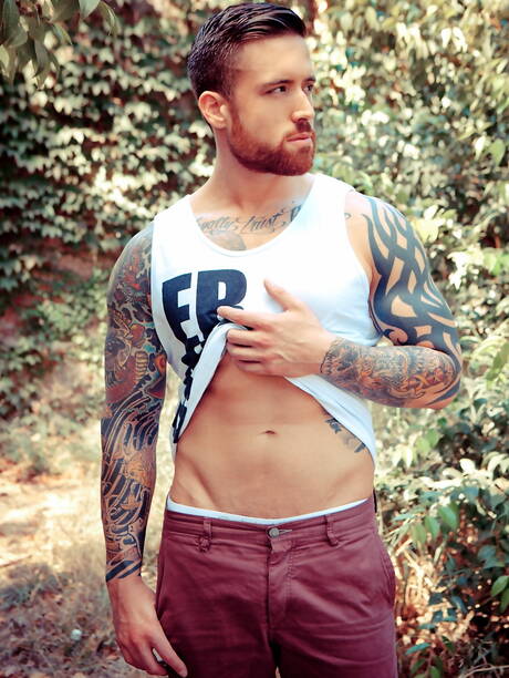 American strongman Jordan Levine and hunk Levi Michaels in hot ass fuck action outside