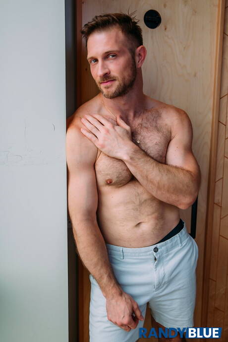 American strong bull Paul Wagner and  Rustin Low have a good sex