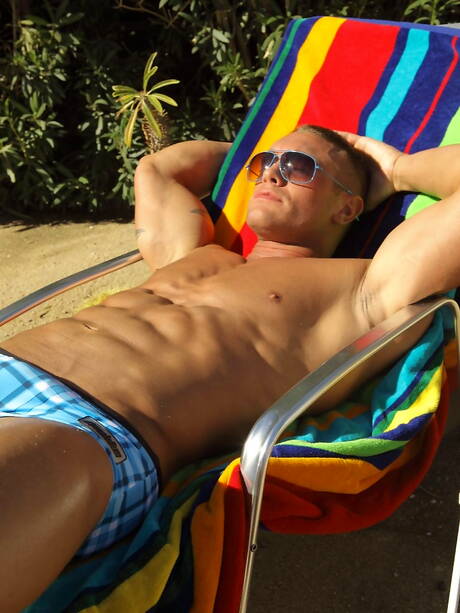 Bull Bryce Tucker wanking at pool