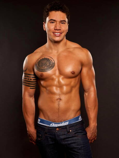 Latin bodybuilder Dante Ferraro having a pleasure