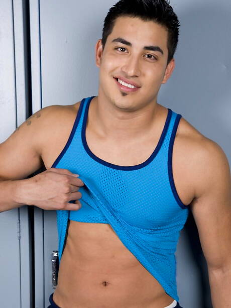 Two american boys bodybuilder Brent Diggs and beefcake Hunter Vance in hot anal sex in hot shower