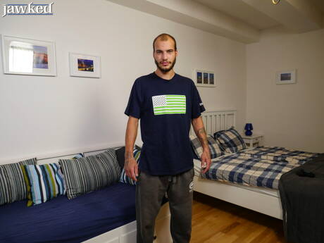 American pretty boy Alan Davis get naked and showing hot butt