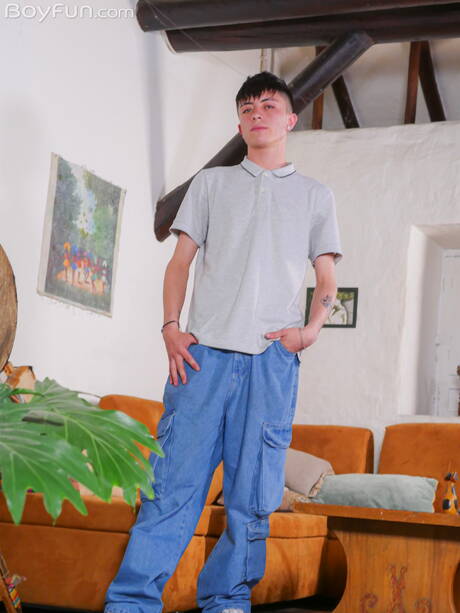 Twink Jackson Perceo undressing and showing hot butt