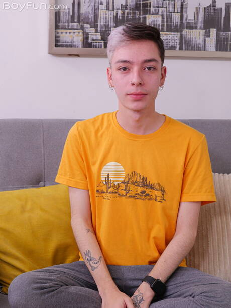 Pretty boy Niko Miller posing nude and showing hot ass