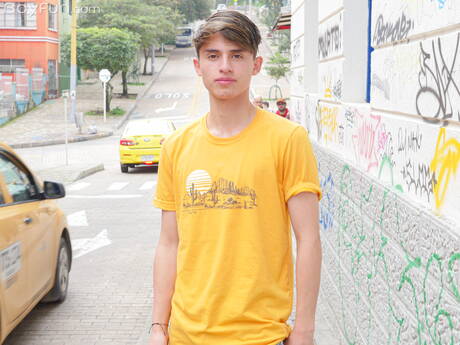 Sexy americans, pretty boy Col Raider and young boy Justin Host fuck ass after sucking outside