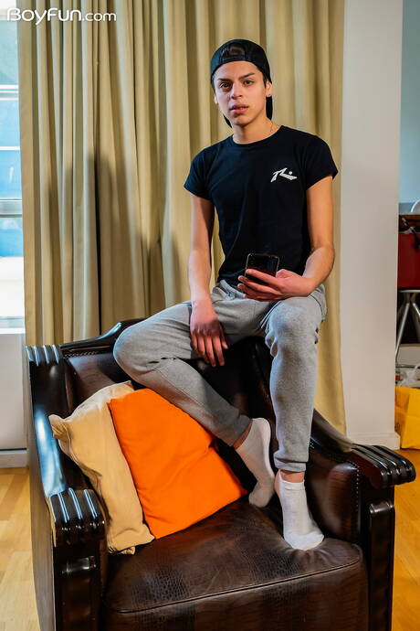 Argentinian twink Derek Nagy jerk off his cock