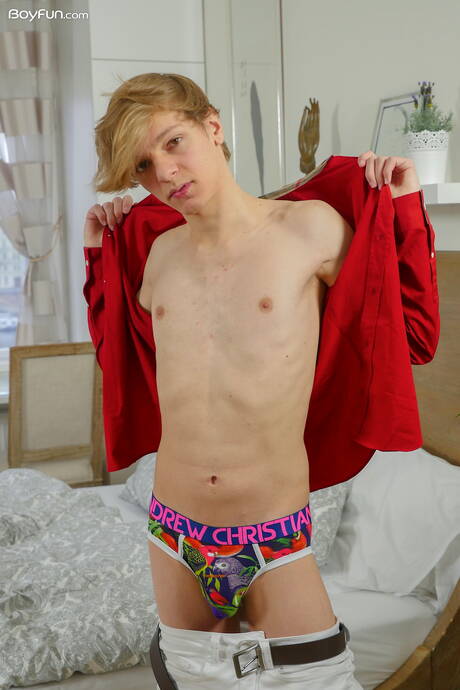 Young boy Rick Lovatelli get naked and showing his butt